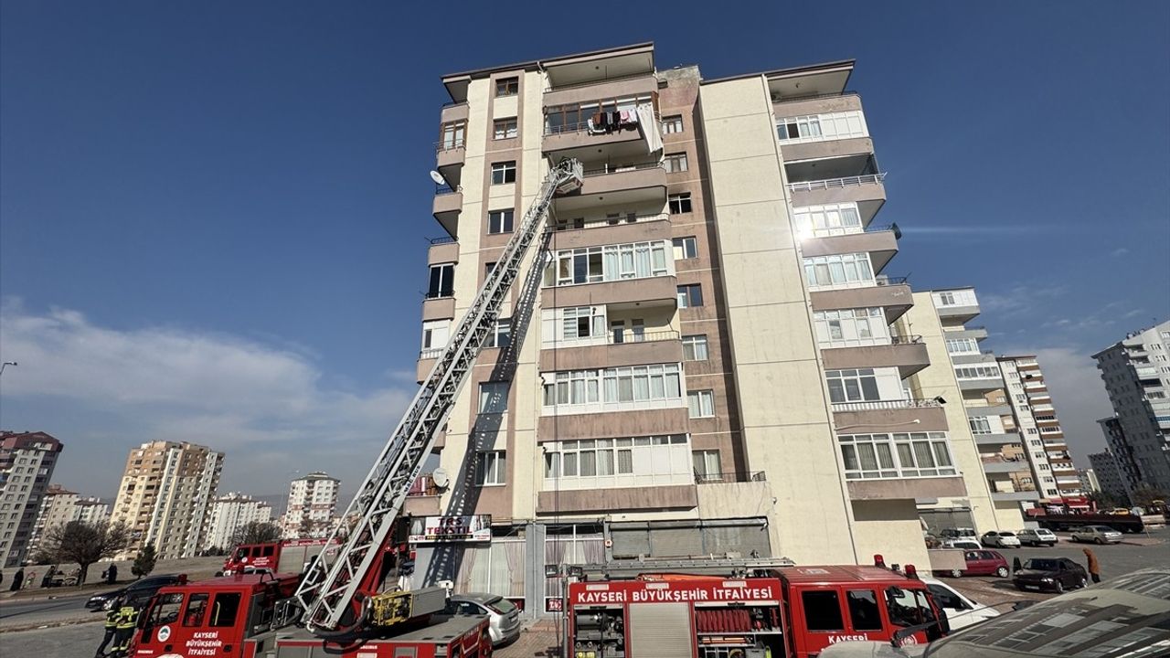 Kayseri'de Apartmanda Yangın: 1 Kişi Hastaneye Kaldırıldı