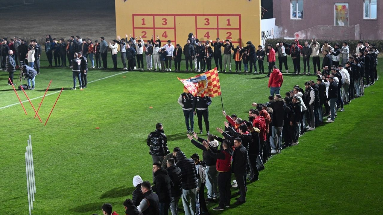 Kayserispor'un Yeni Teknik Direktörü İlk Antrenmanını Gerçekleştirdi