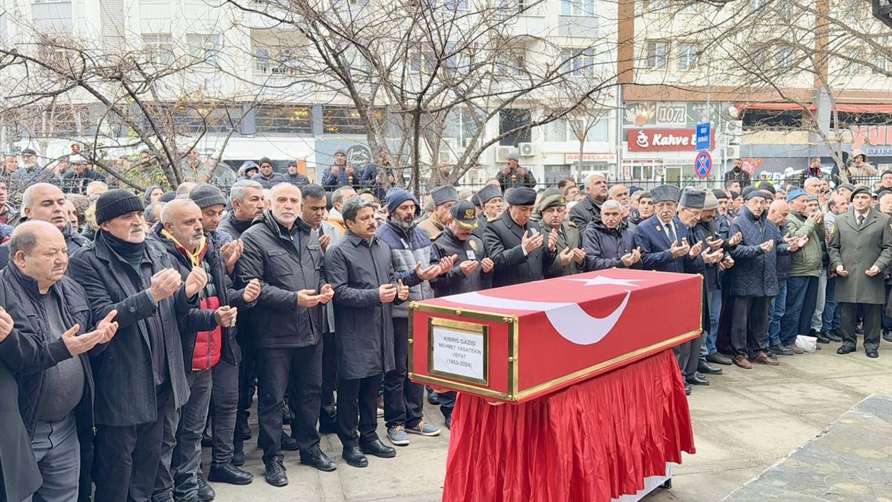 Kırşehir'de Kıbrıs Gazisi Mehmet Yasatekin Son Yolculuğuna Uğurlandı