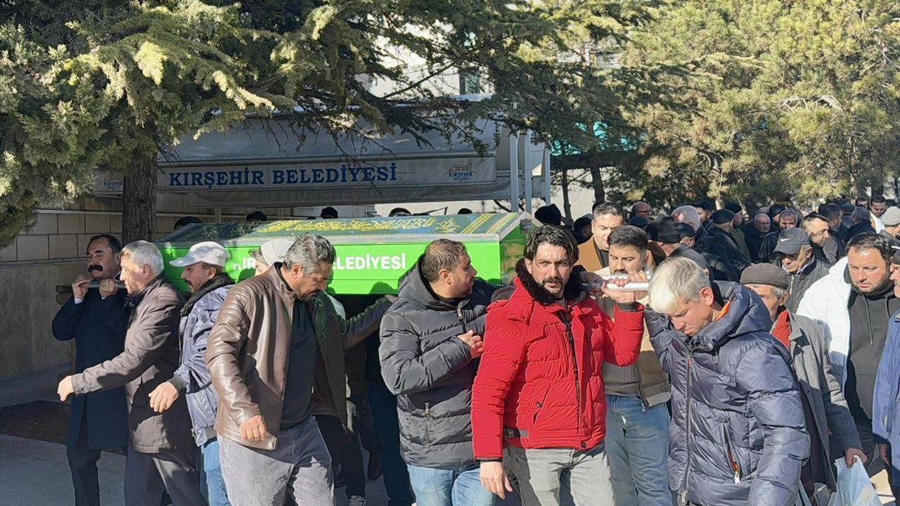 Kırşehir'deki Trafik Kazasında Hayatını Kaybedenlerin Cenazesi Defnedildi