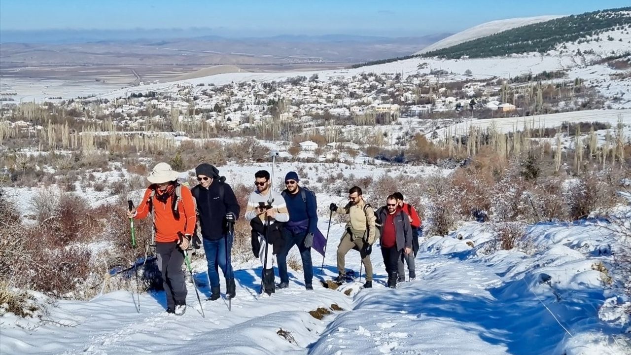 Kırşehirli Dağcılar 2025 Yılını Gönül Dağı'nda Karşıladı