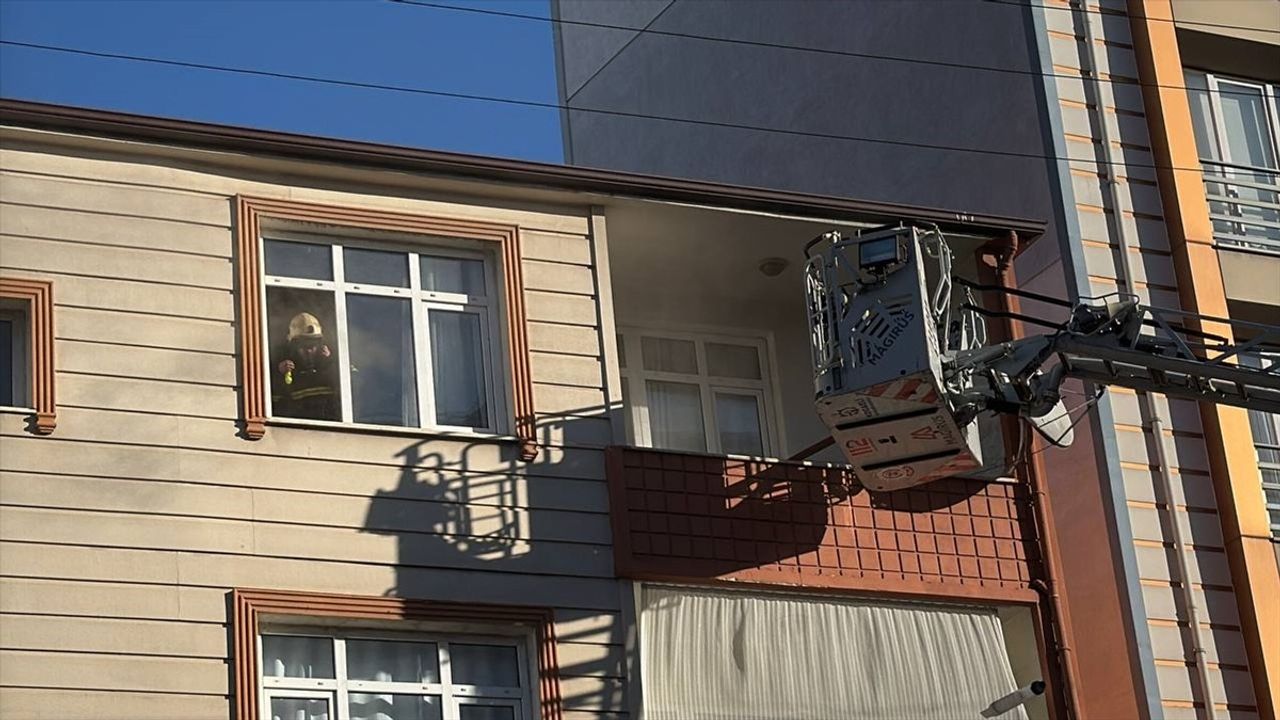 Kocaeli'de Apartman Yangını Söndürüldü