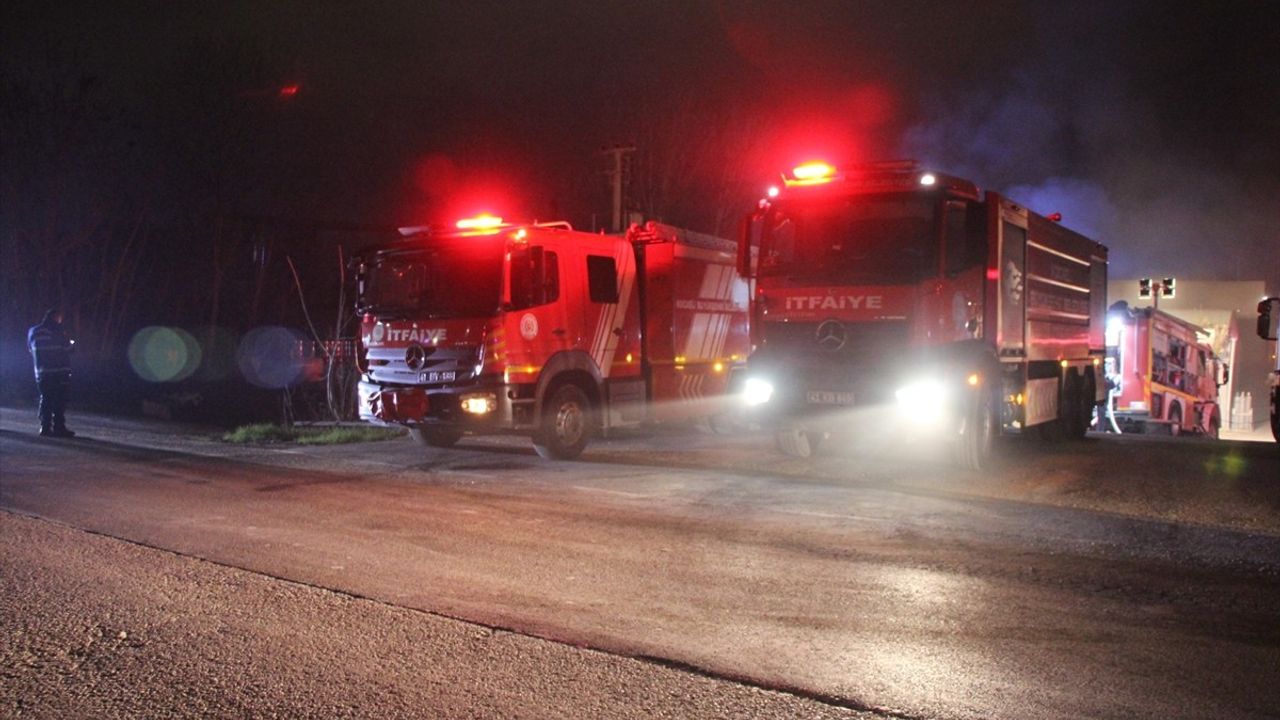 Kocaeli'de Gaz Dolum Tesisinde Yangın Paniği