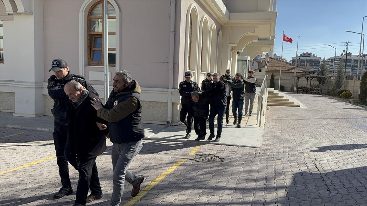 Konya'da Bina Çökmesi Soruşturmasında 6 Şüpheli Adliyeye Sevk Edildi