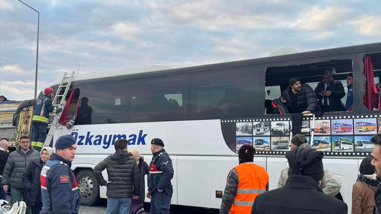 Konya'da Trafik Kazası: 2 Ölü, 18 Yaralı