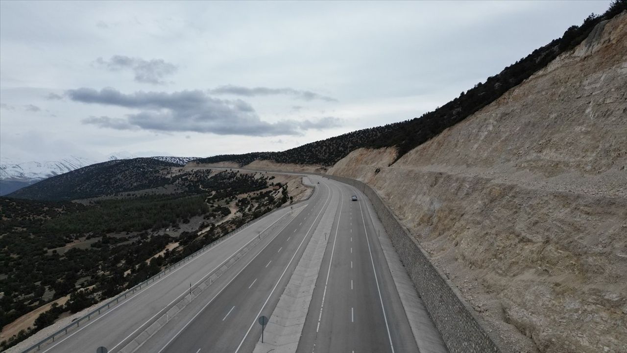 Korkuteli-Elmalı Yolu Hizmete Açılıyor