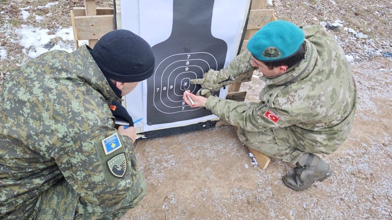 Kosovalı Askerlere Keskin Nişancı Eğitimi Verildi