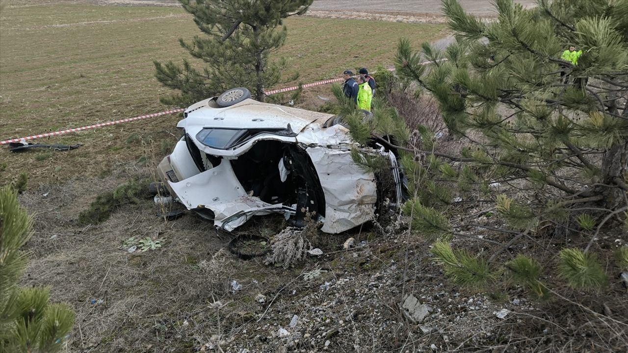 Kütahya'da Trafik Kazası: 1 Ölü, 1 Yaralı