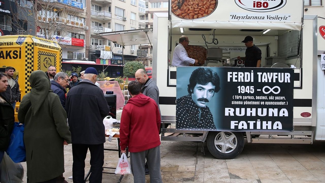 Manisa'da Ferdi Tayfur İçin Lokma İkramı