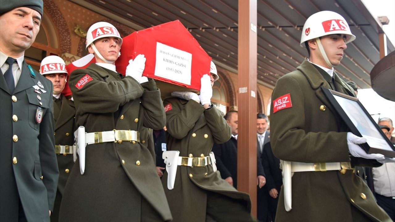 Manisa'da Kıbrıs Gazisi Hasan Gürmenekşe Son Yolculuğuna Uğurlandı