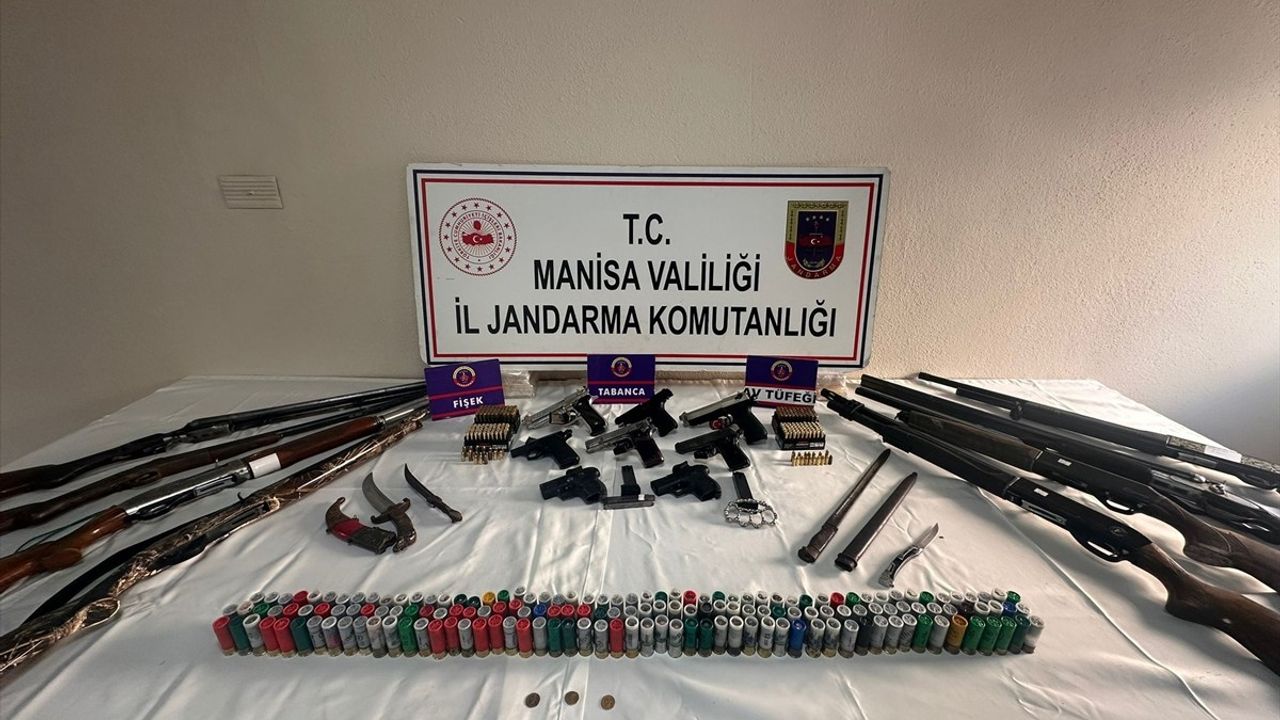 Manisa'da Narkotik ve Kaçakçılık Operasyonunda 10 Tutuklama