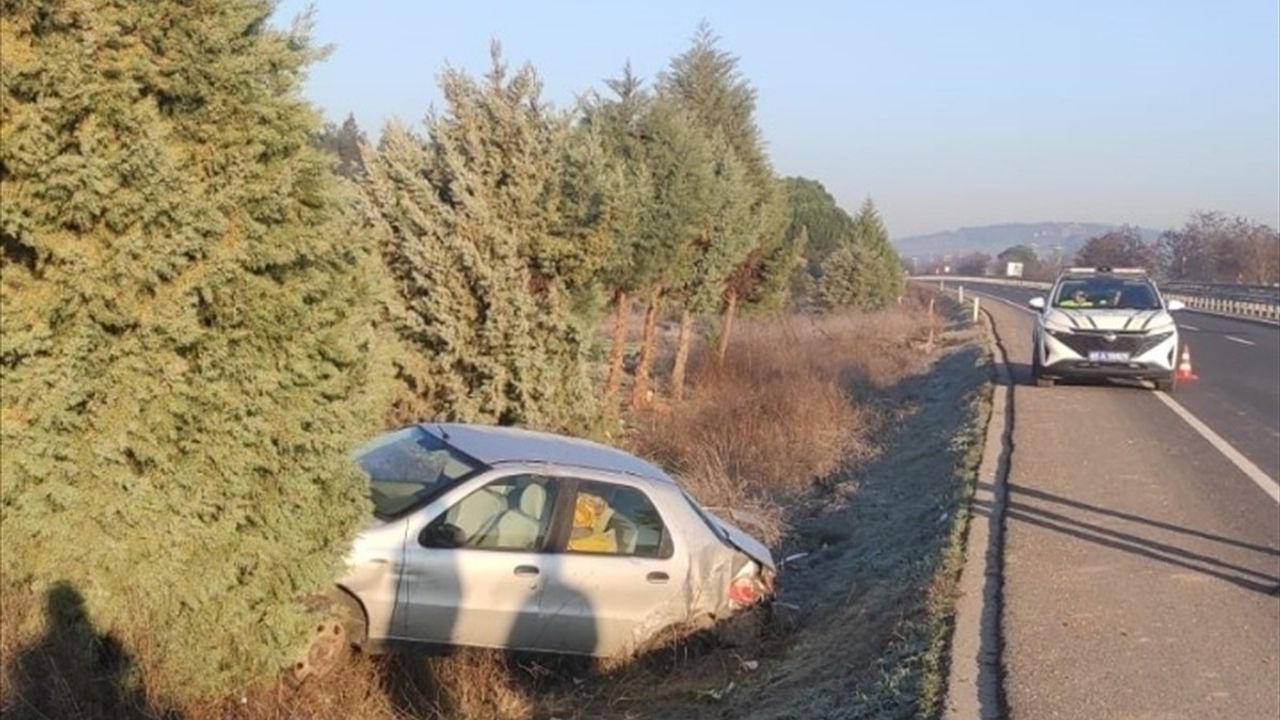 Manisa'da Trafik Kazası: Baba Hayatını Kaybetti, Oğlu Yaralandı