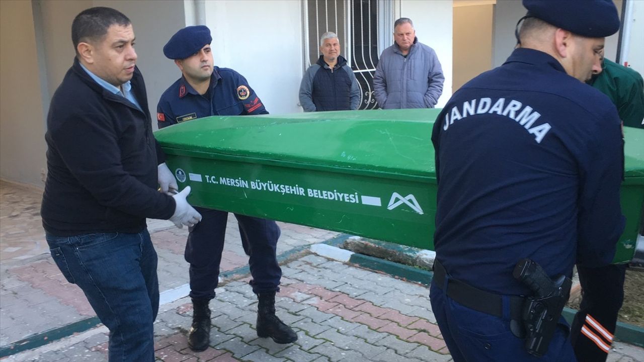 Mersin'de 13. Kattan Düşen İki Kişi Hayatını Kaybetti