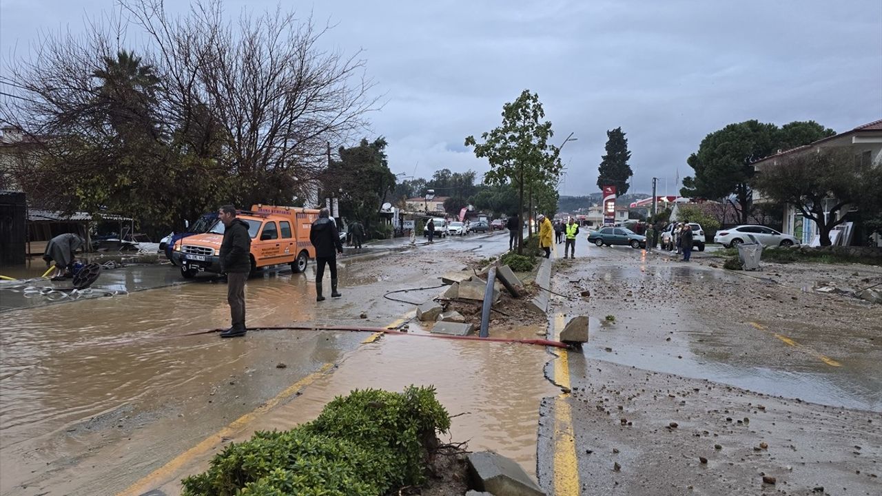 Muğla'da Sağanak Yağış Hayatı Olumsuz Etkiliyor