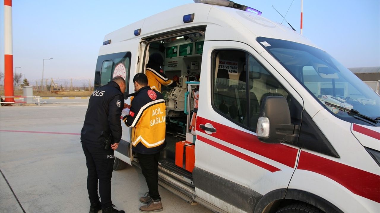 Muş'ta Kalbi Delik Bebek Acil Tedavi İçin Ankara'ya Gönderildi