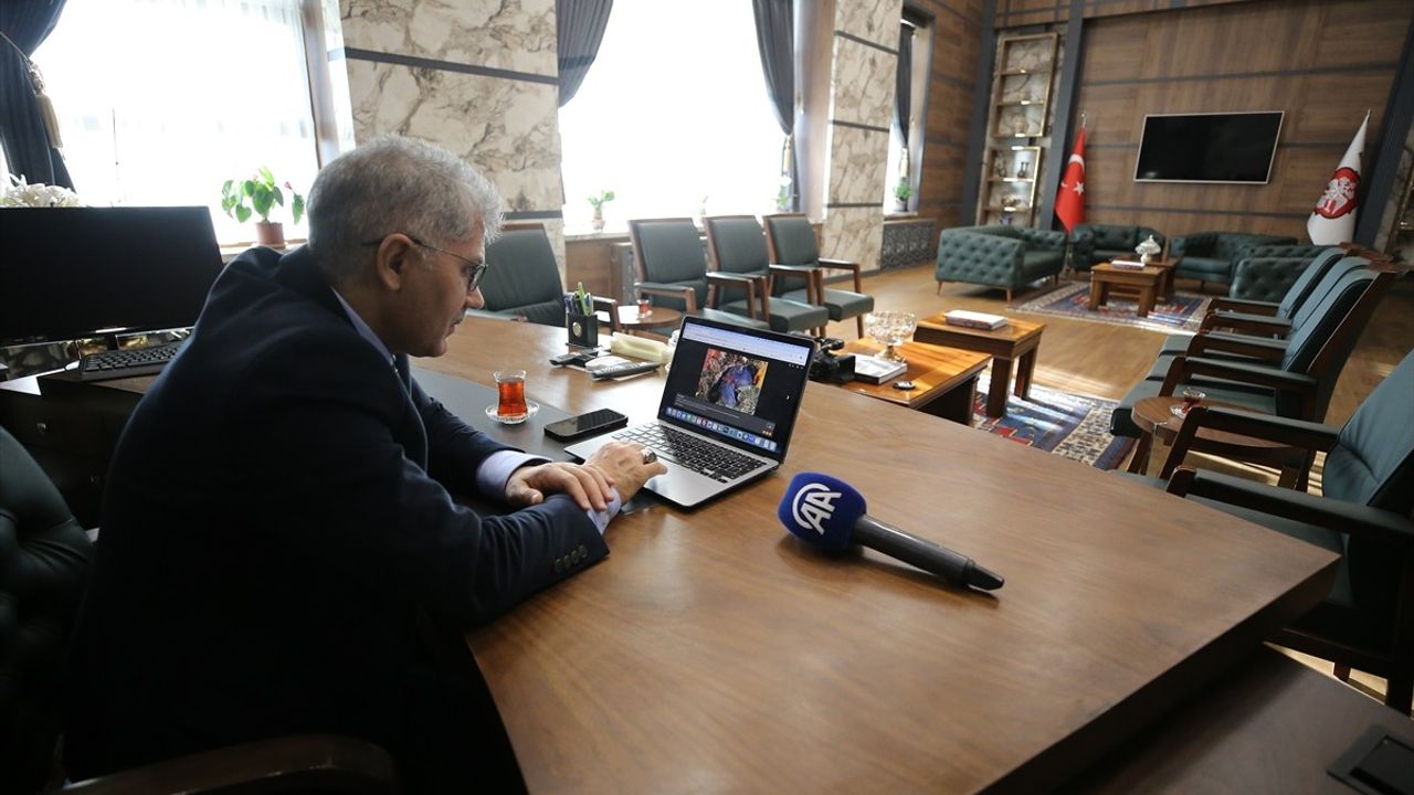 Niğde Valisi Cahit Çelik, Anadolu Ajansı'nın 'Yılın Kareleri' Oylamasına Destek Verdi