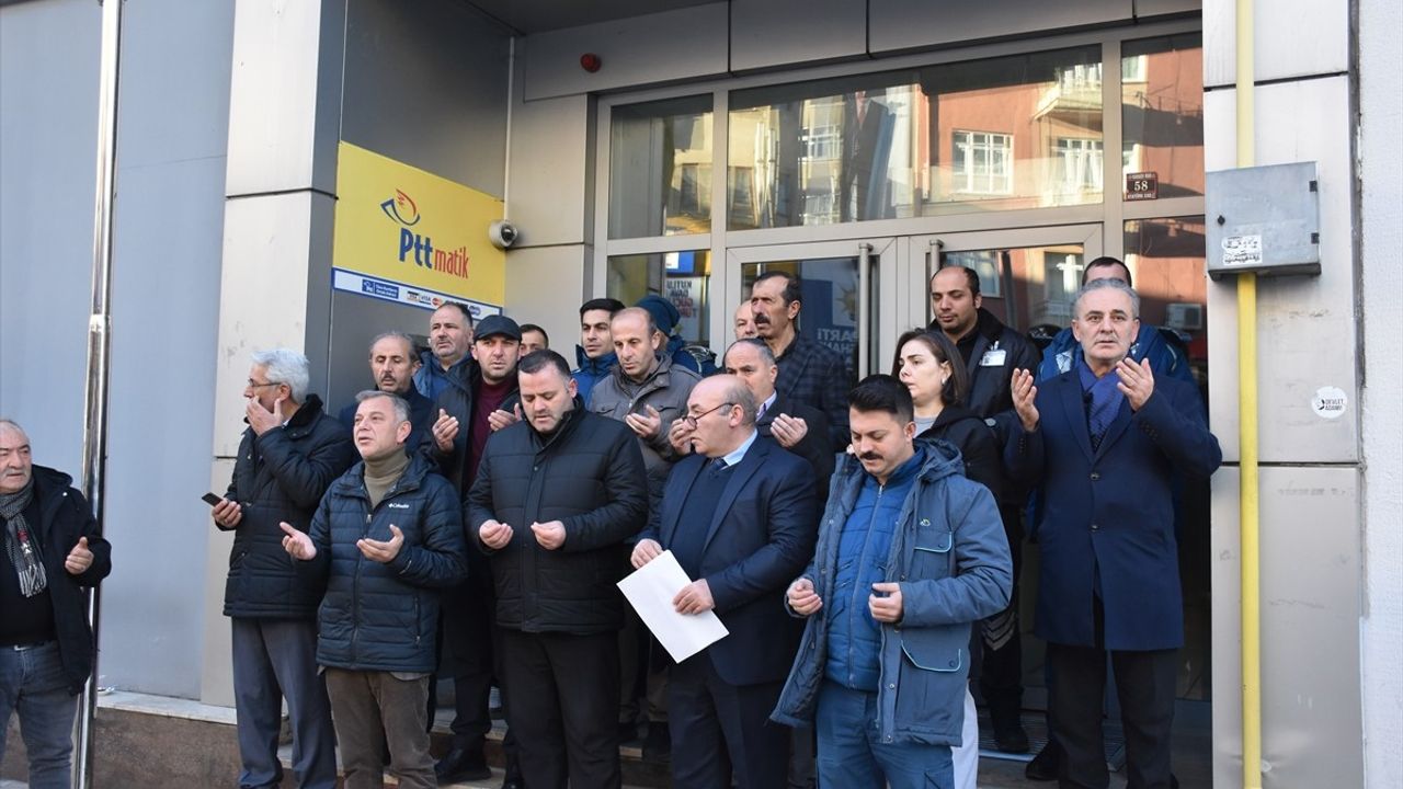 Rize'deki PTT Çalışanlarının Öldürülmesi Protesto Edildi