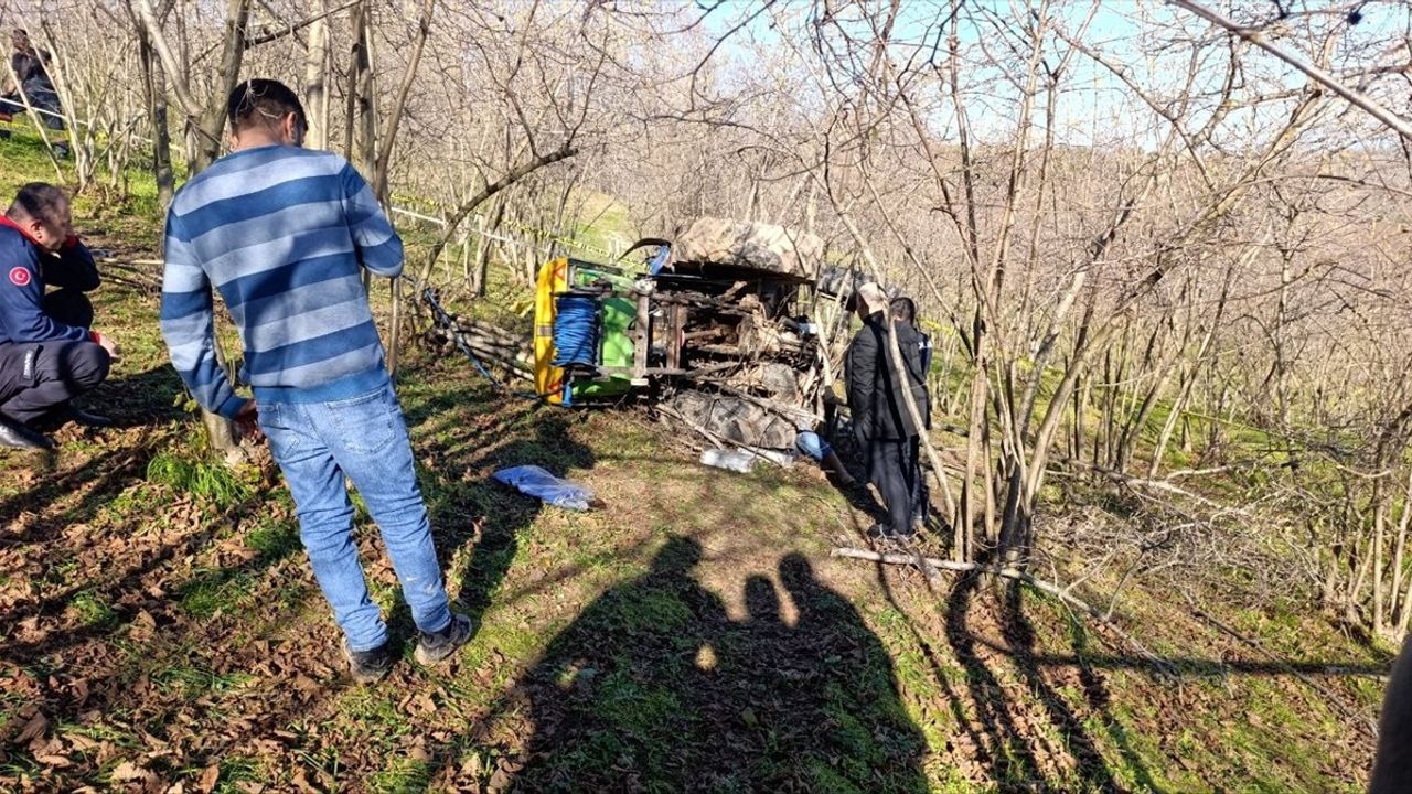 Sakarya'da Traktör Devrildi: Sürücü Hayatını Kaybetti