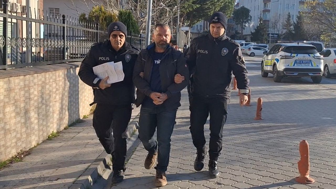 Samsun'da Bıçakla Yaralama Olayı: Eşini Yaralayan Zanlı Tutuklandı