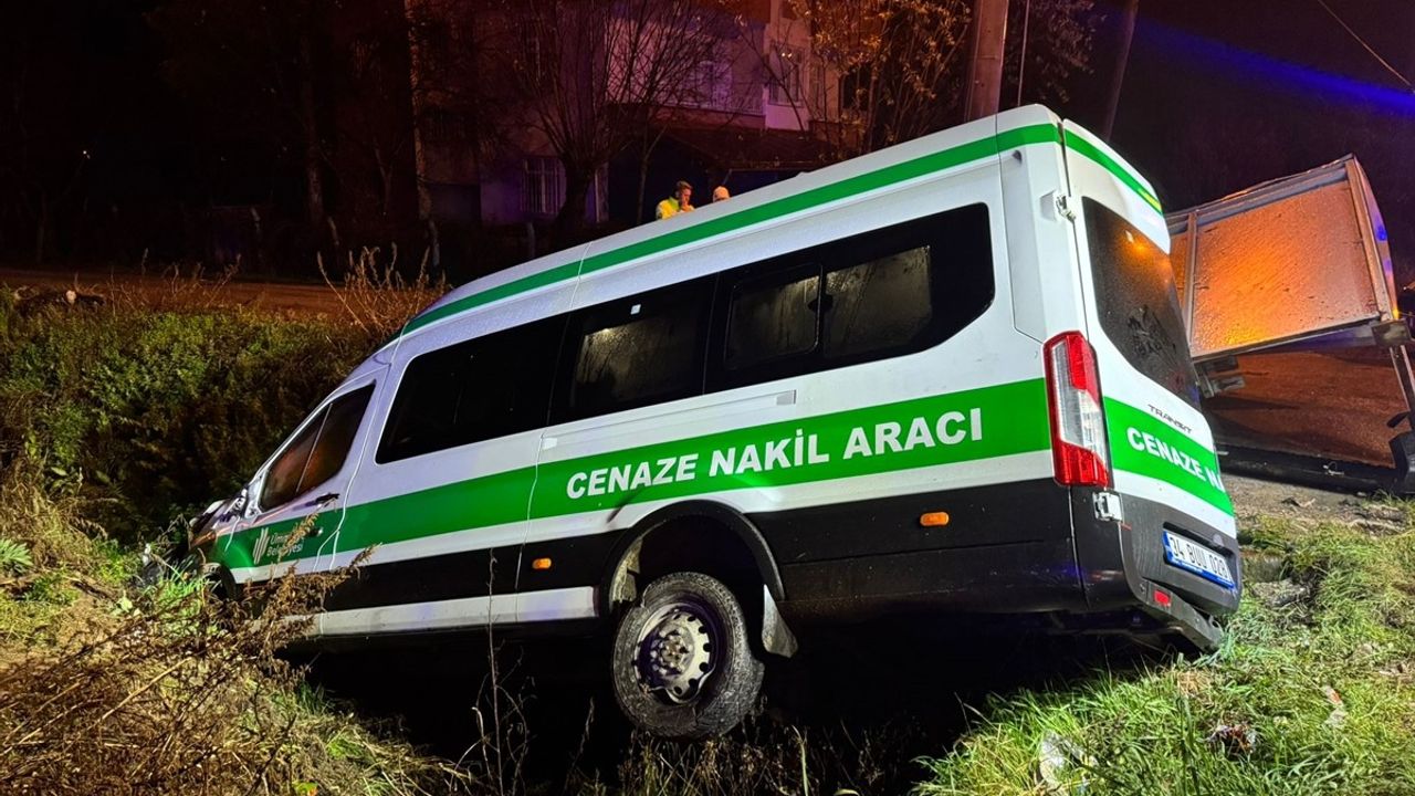 Samsun'da Cenaze Giderken Kaza: 10 Yaralı