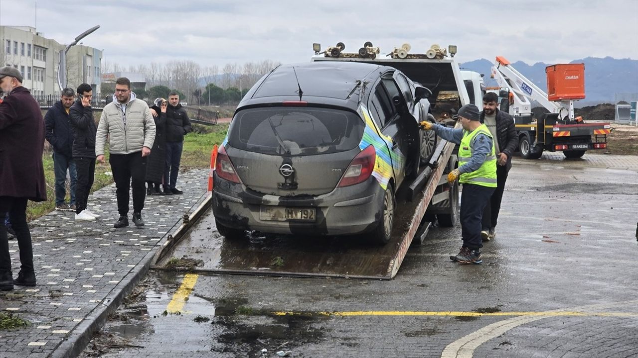 Samsun'da Sürücü Kursu Eğitim Aracı Su Kanalına Düştü