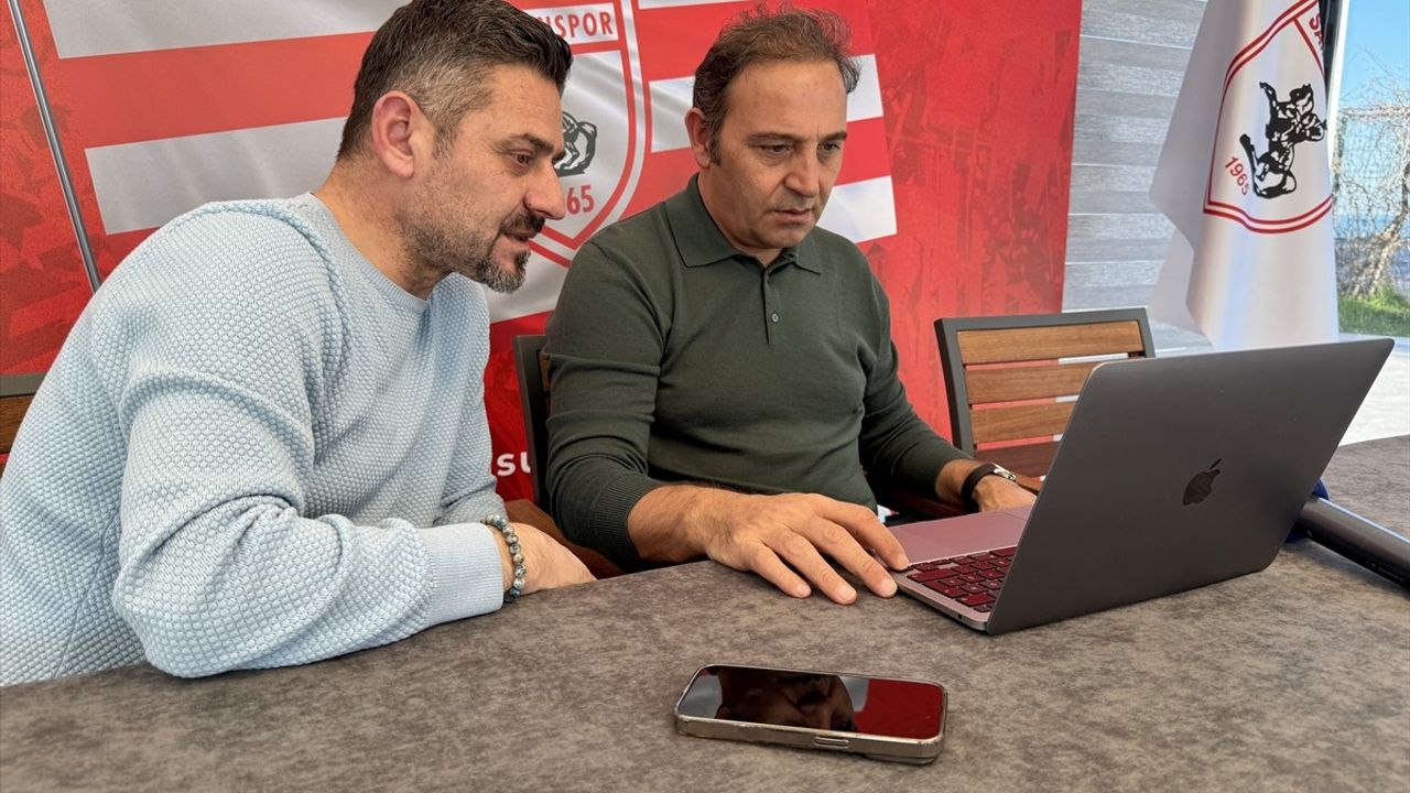 Samsunspor'un Futbol Direktörü Fuat Çapa, Yılın Kareleri Oylamasında