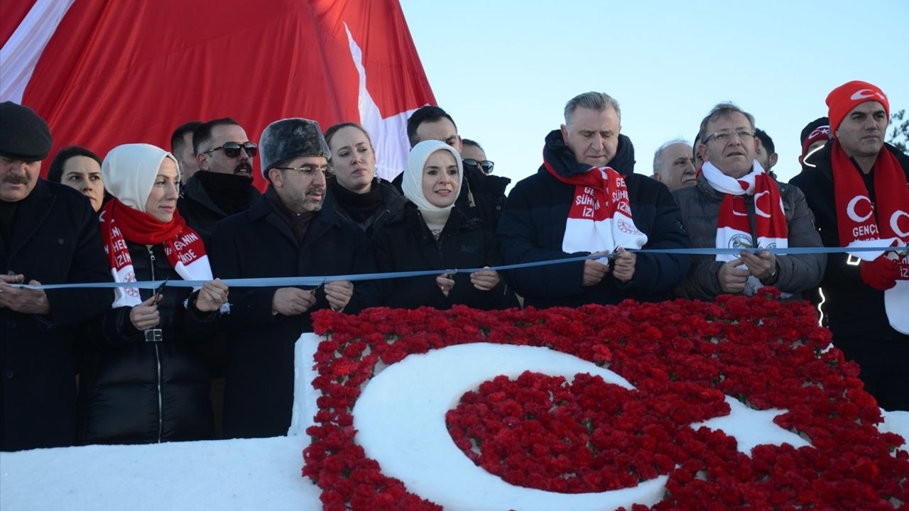 Sarıkamış'ta Kardan Heykeller Sergisi Açıldı