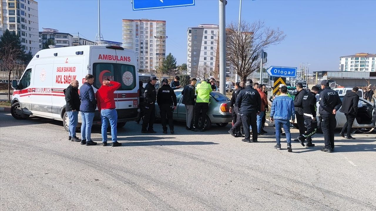 Siirt'te Trafik Kazası: 4 Yaralı