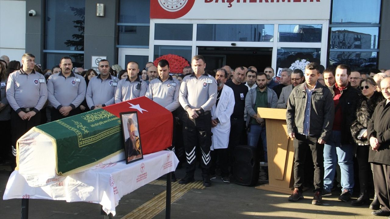 Sinop'ta Kalp Krizi Nedeniyle Hayatını Kaybeden Dr. Özcan Yılmaz Toprağa Verildi