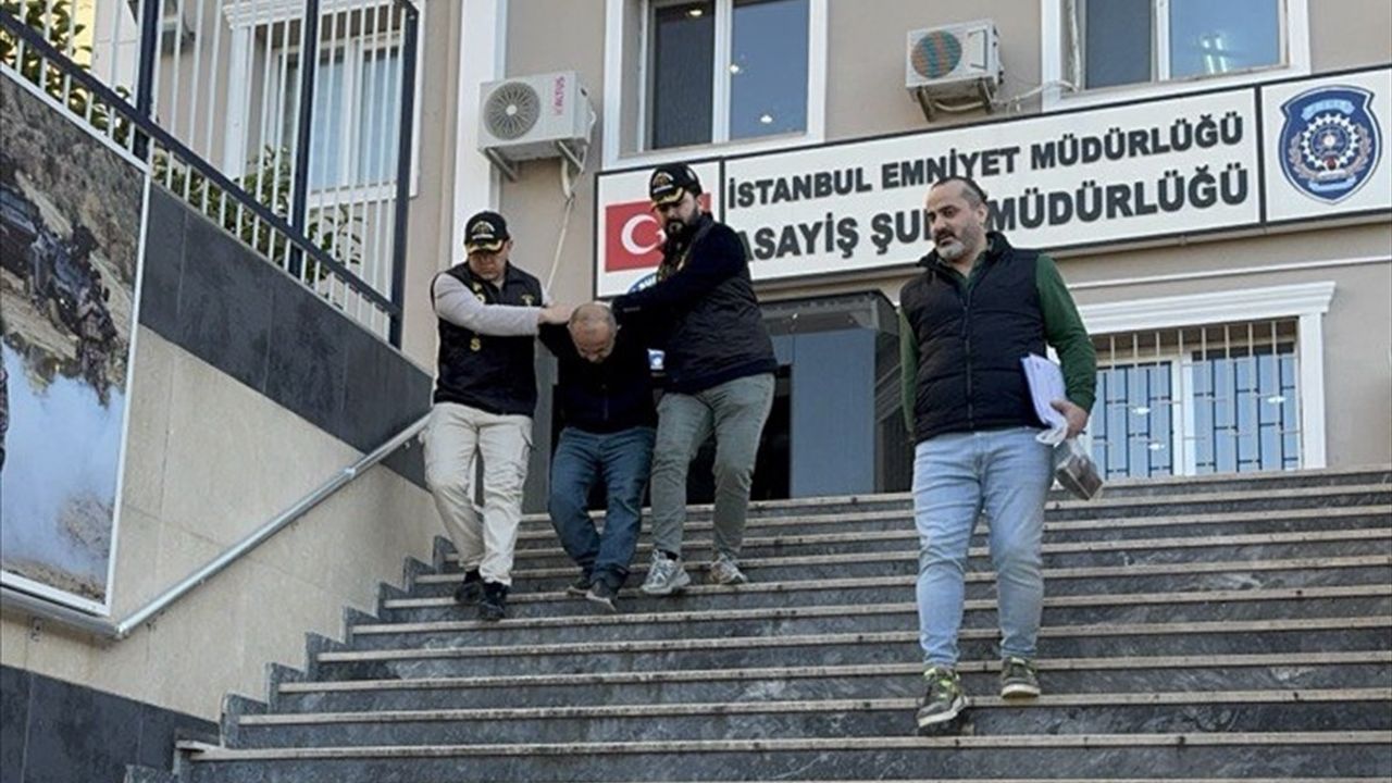 Sultangazi'de Boşanma Aşamasındaki Eşini Öldüren Zanlı Adliyeye Sevk Edildi