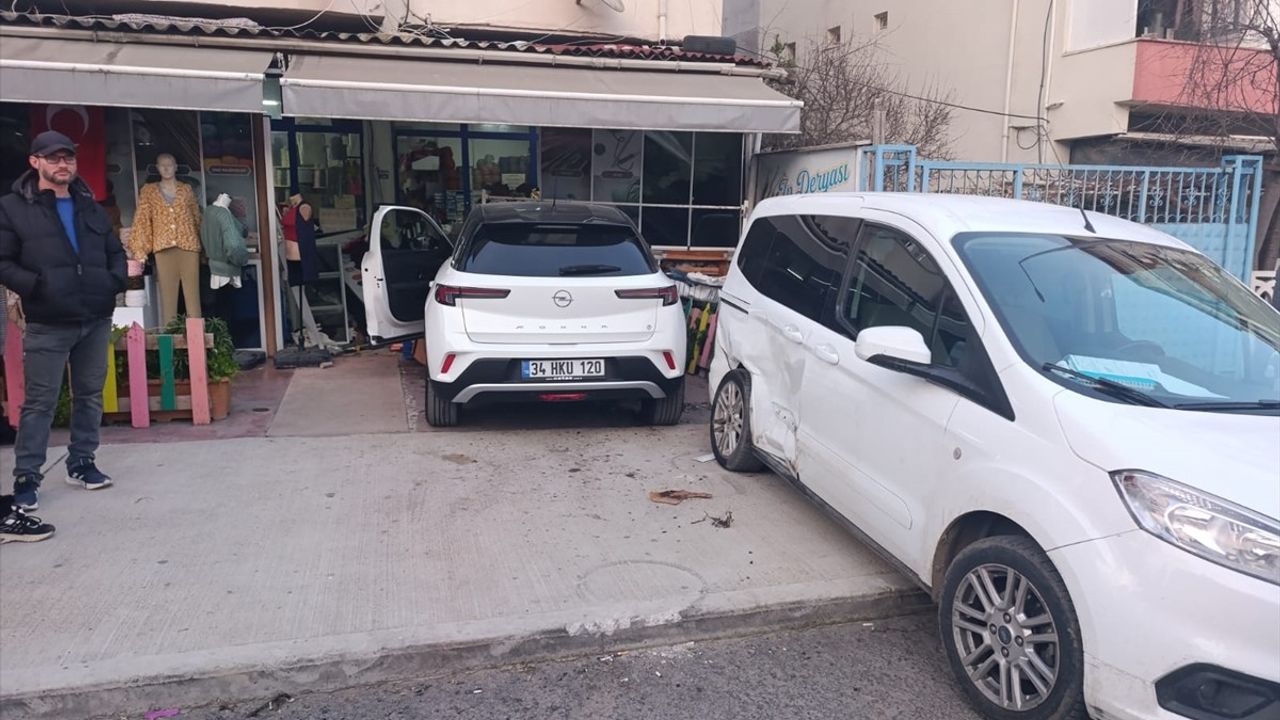 Tekirdağ'da Kontrolden Çıkan Araç Bir İş Yerine Daldı