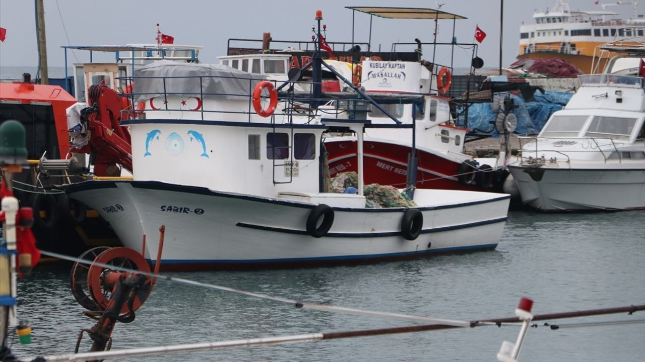 Tekirdağlı Balıkçılar Rüzgar Nedeniyle Avlanamıyor