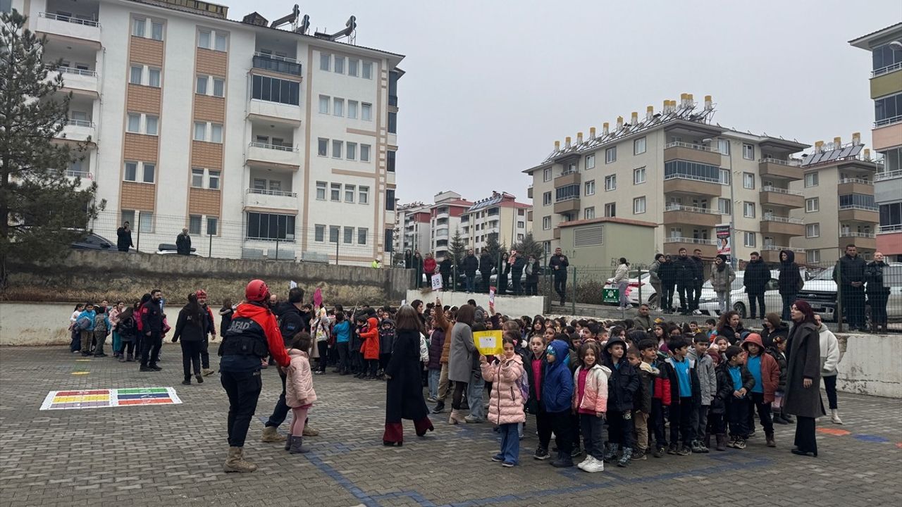 Tunceli'de Eş Zamanlı Deprem Tatbikatı Gerçekleştirildi