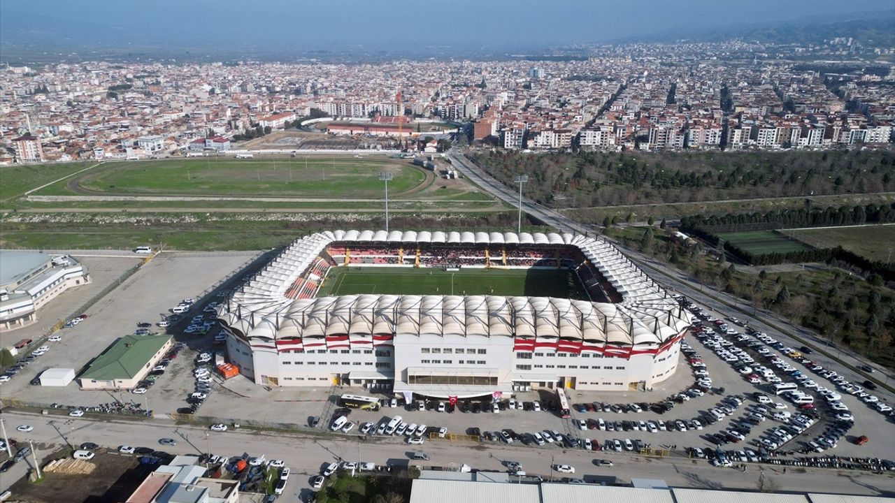 Turgutlu Şehir Stadı'nda İlk Heyecan