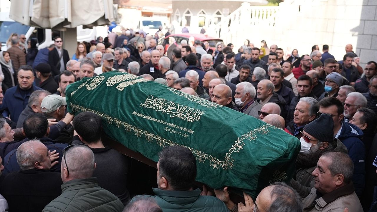 Türk Halk Müziği Sanatçısı Rıza Konyalı Son Yolculuğuna Uğurlandı