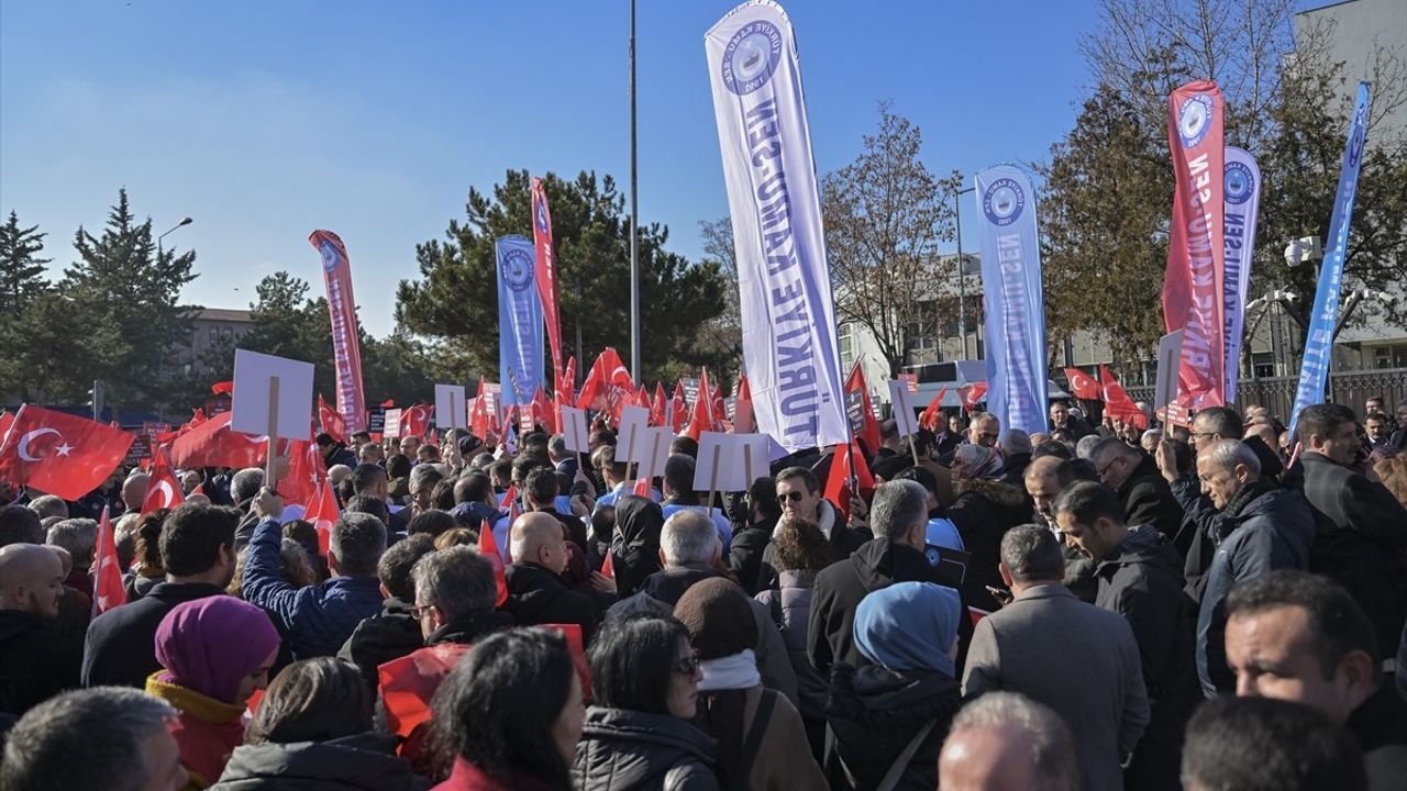 Türkiye Kamu-Sen'den Ek Zam ve Refah Payı Talebi