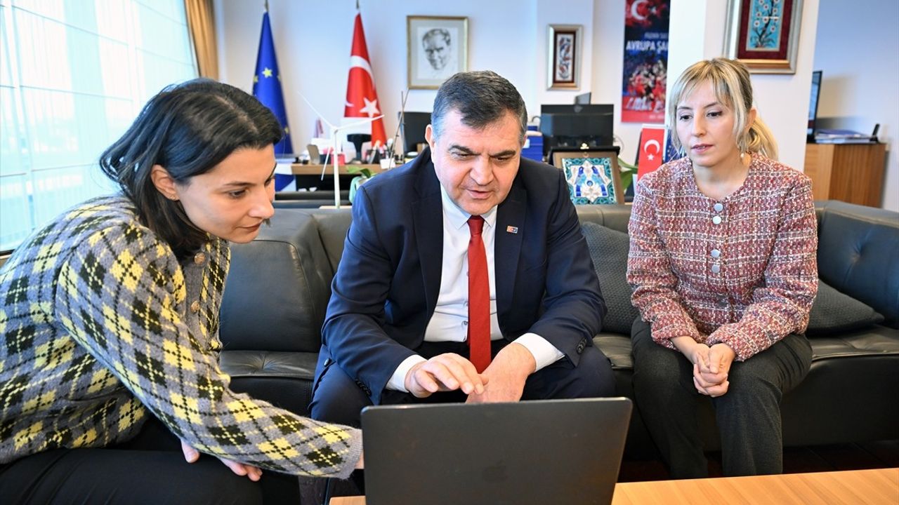 Türkiye'nin AB Temsilcisi Kaymakcı, AA'nın Yılın Kareleri Oylamasına Katıldı