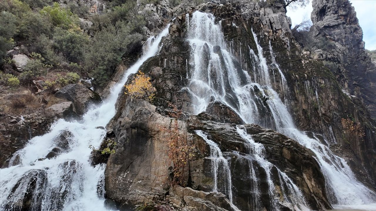 Uçansu Şelalesi: Her Mevsim Doğa Tutkunlarının Gözdesi