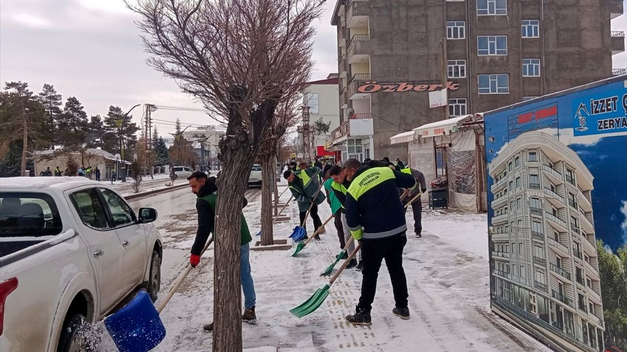 Van, Bitlis ve Muş'ta 293 Yerleşim Yerine Ulaşım Engellendi