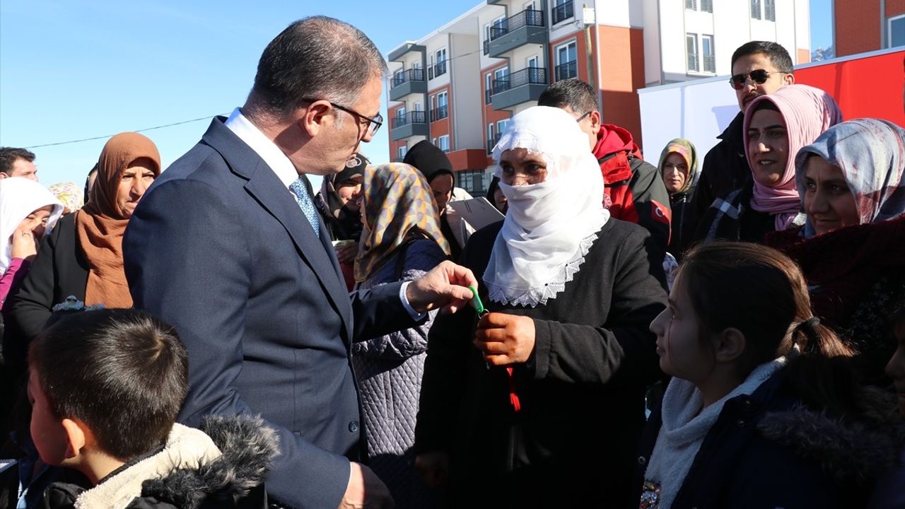 Van'da Eşlerini Kaybeden Kadınlara Yeni Konutlar Teslim Edildi