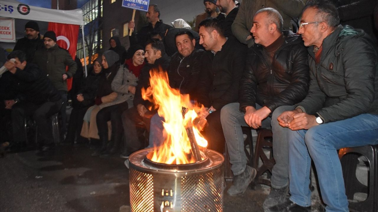 Van'da İşten Çıkarılan İşçiler Yeni Yıla Eylemle Girdi