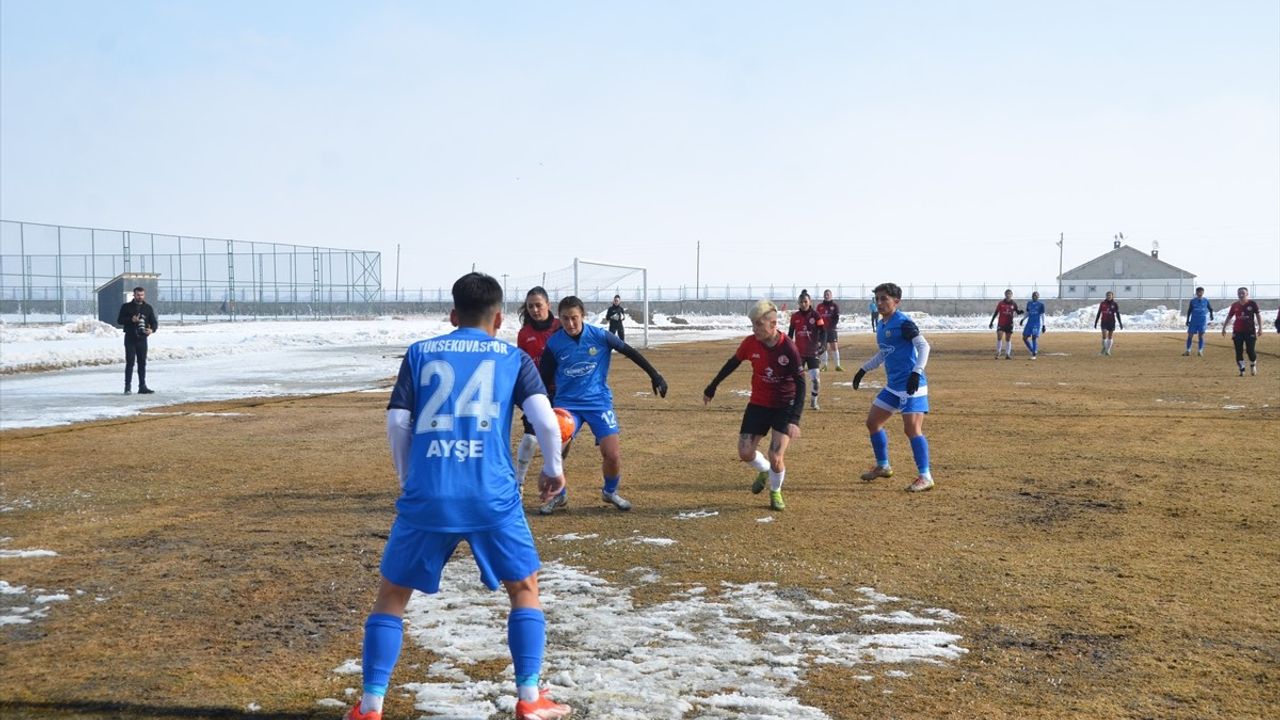 Yüksekova Spor Kadın Futbol Takımı Şampiyonluk Grubunda