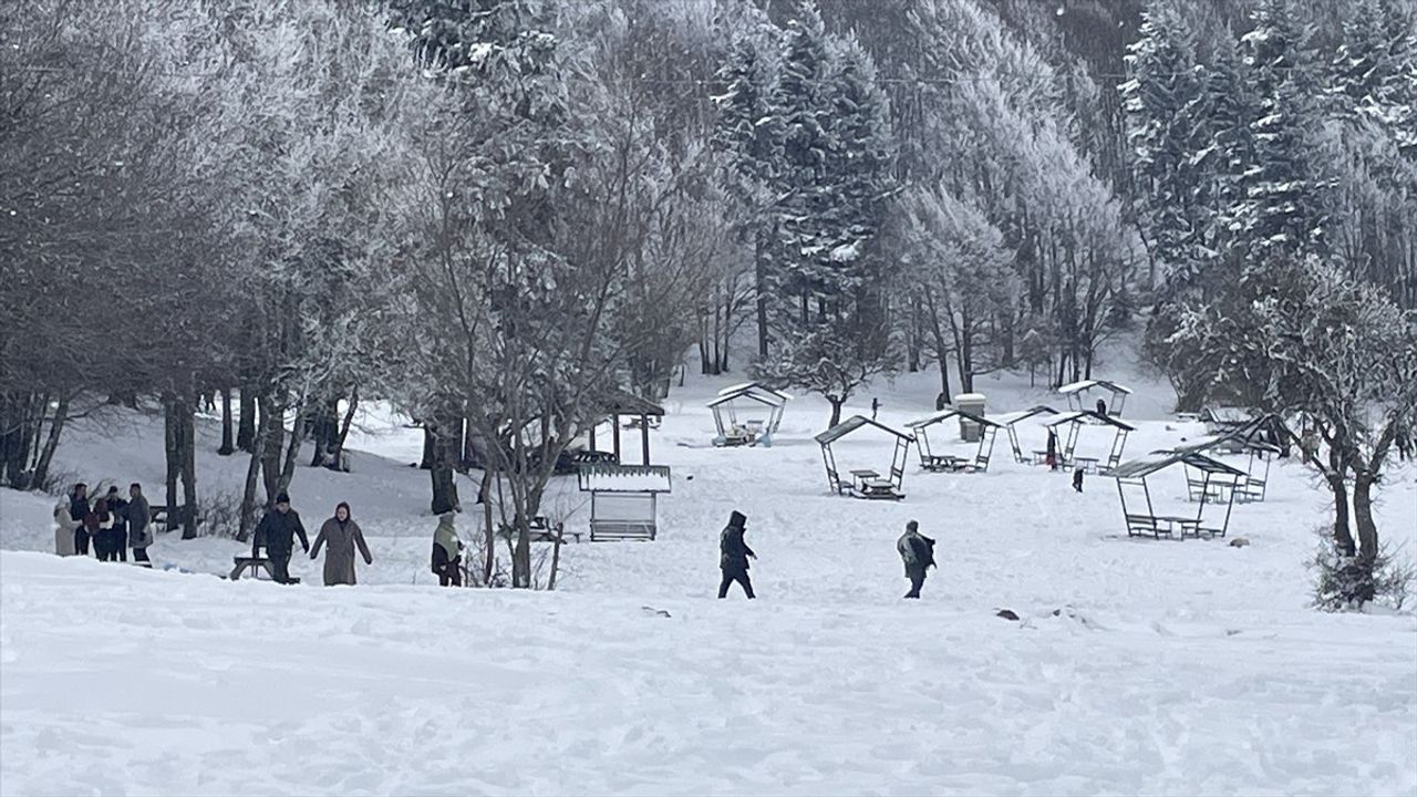 Abant'ta Kış Eğlencesi: Hafta Sonu Kar Keyfi