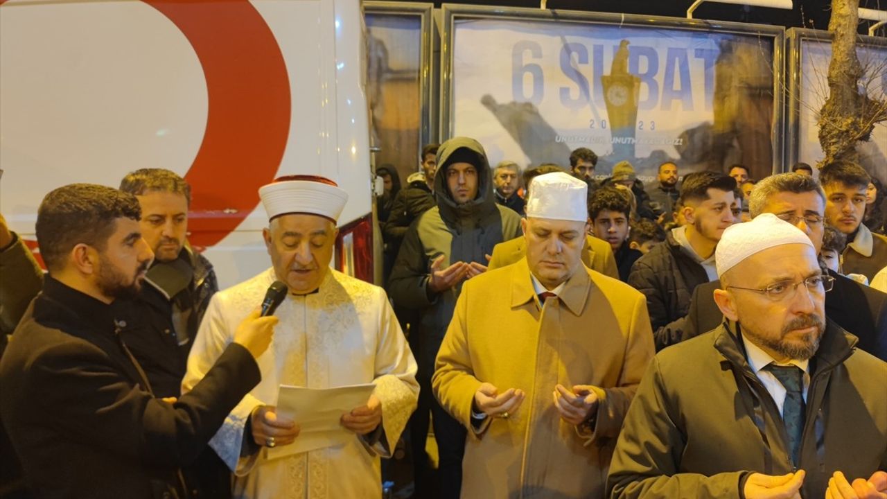 Adıyaman'da Depremde Hayatını Kaybedenler İçin Sessiz Yürüyüş Düzenlendi