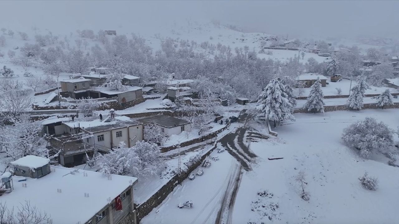 Adıyaman'da Kar Yağışı Sebebiyle 49 Köy Yolu Ulaşıma Kapandı