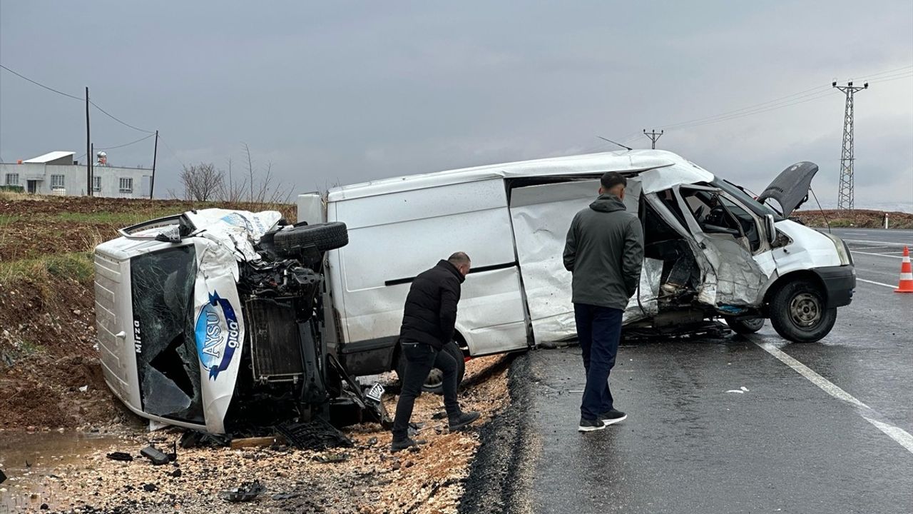 Adıyaman'da Minibüs Kazası: 5 Yaralı