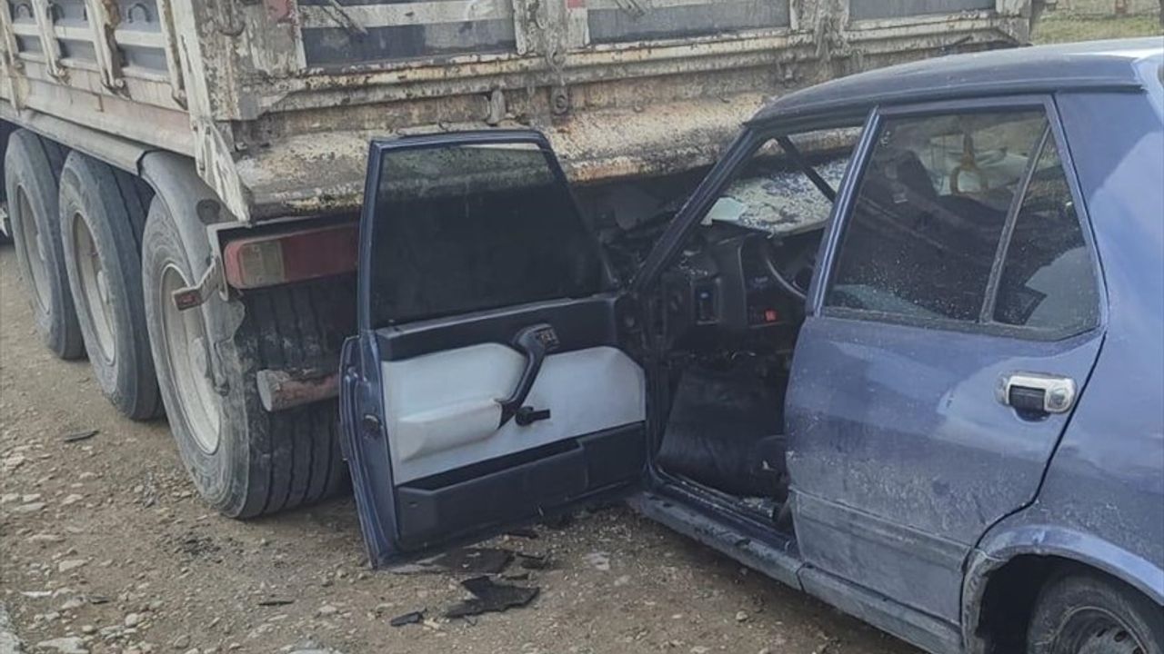 Afyonkarahisar'da Trafik Kazası: 1 Ölü, 2 Yaralı