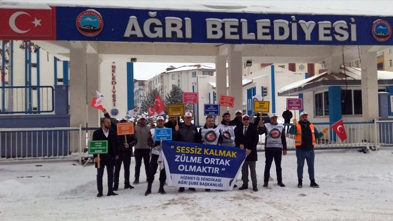Ağrı Belediyesi'nde İşten Çıkarılan İşçiler Geri Dönmeyi Bekliyor