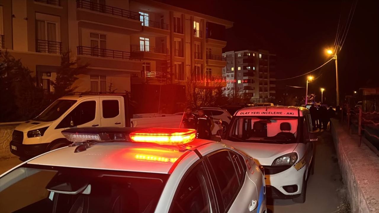 Aksaray'da Gürültü Çıkaran Kavgada İki Kardeş Yaralandı