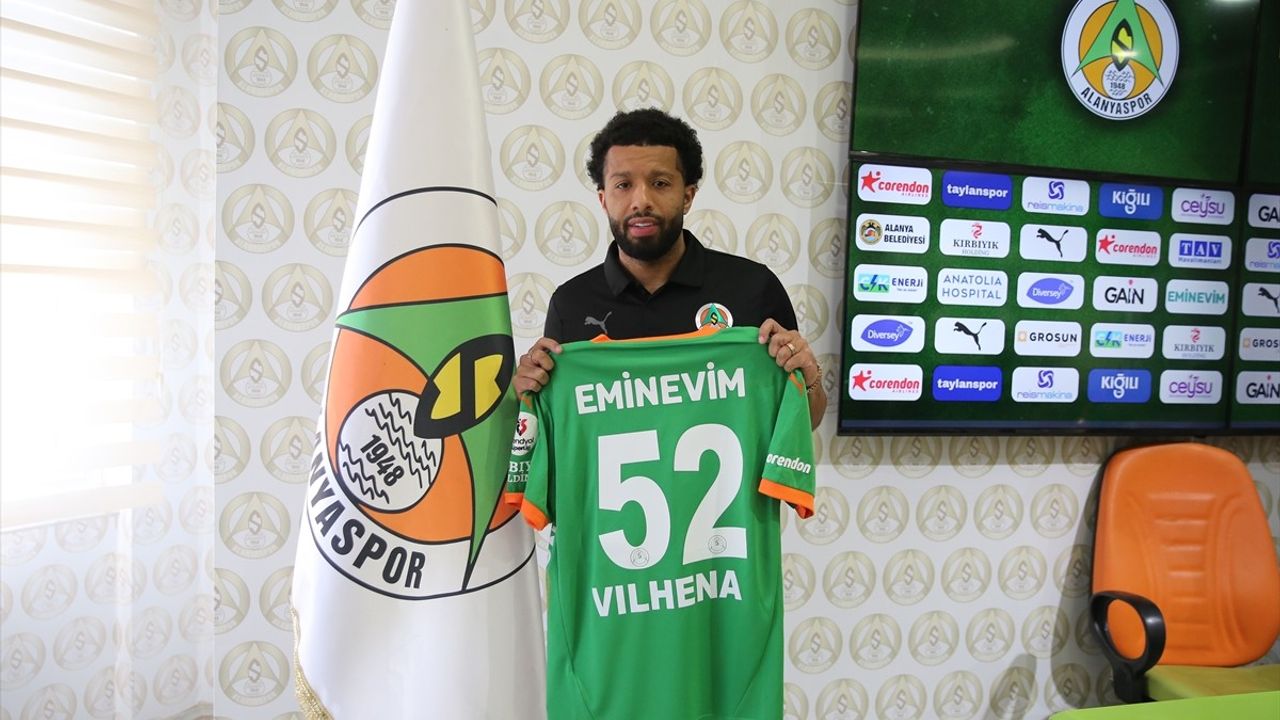 Alanyaspor, Yeni Transferleriyle İmza Töreni Düzenledi